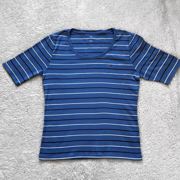 ✨TOMMY HILFIGER TEE SHIRT✨ - Picture 1 of 4